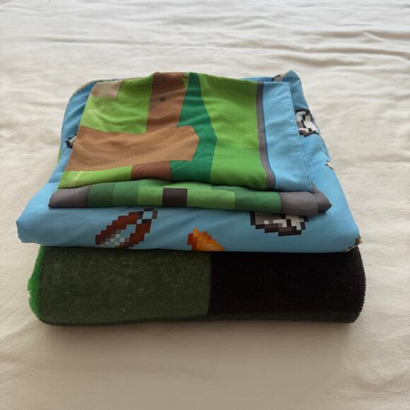 Minecraft Bedding Bundle: Pillowcases, Throw Blanket, Full Flat Sheet - Picture 1 of 15